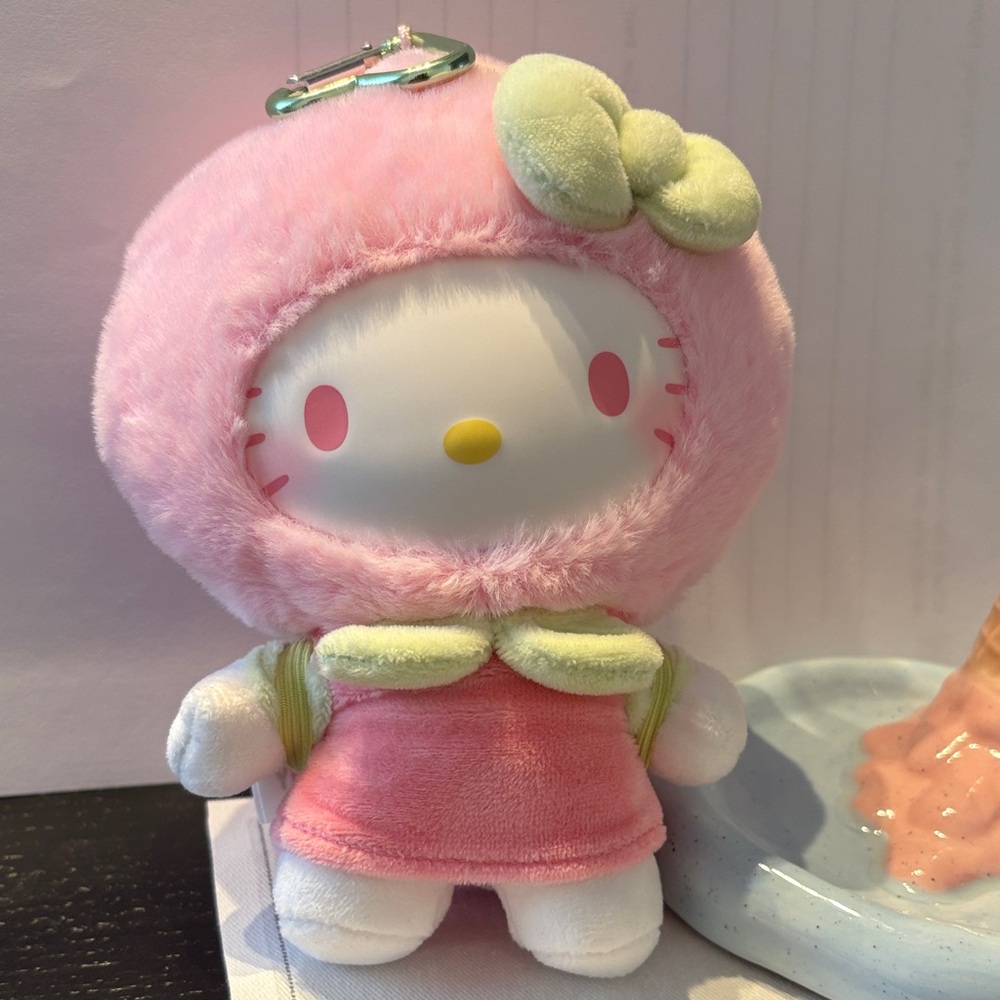 TOPTOY Sanrio Hello Kitty Blind box -fruit paradise peach backpack keychain